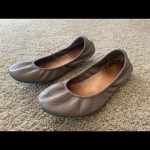 Taupe tieks